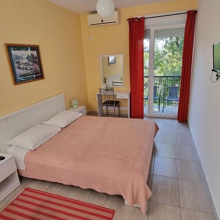 Guest House Morska Grota Povile Esterno foto